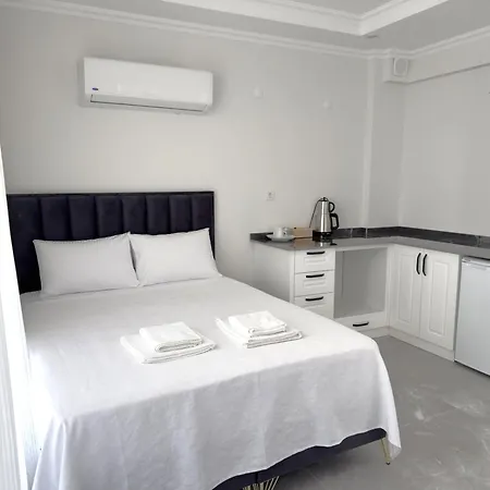 The & Airport 10 Km *