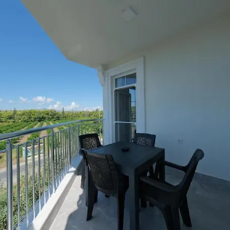 The & Airport 10 Km דלמן