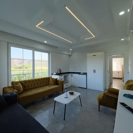 The & Airport 10 Km Hotel