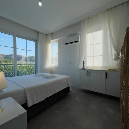 The & Airport 10 Km מלון *