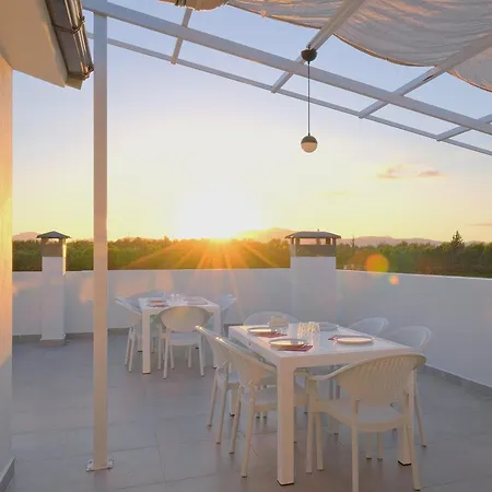 מלון The & Airport 10 Km דלמן