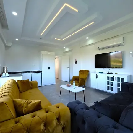 מלון The & Airport 10 Km *