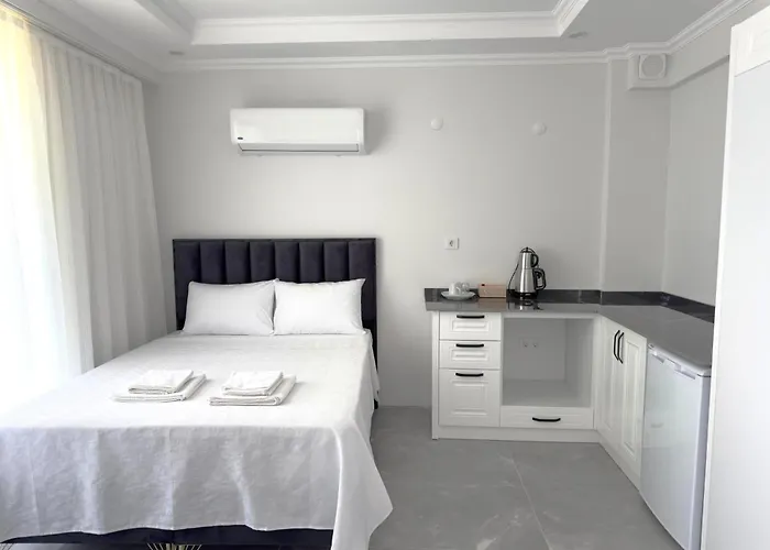 Hotel The & Airport 10 Km 5*