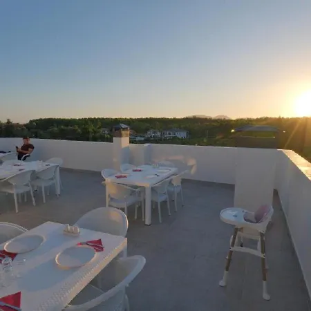 The & Airport 10 Km *