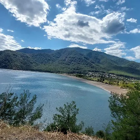 The & Airport 10 Km Hotel