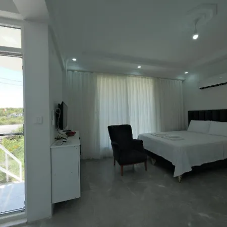 Hotel The & Airport 10 Km