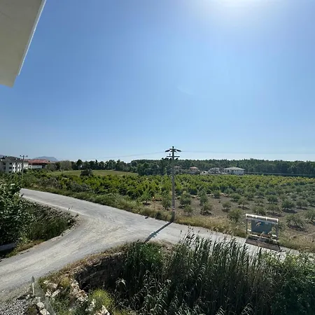 The & Airport 10 Km *