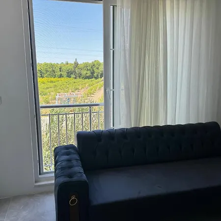 The & Airport 10 Km דלמן