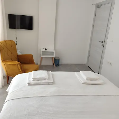 The & Airport 10 Km Hotel