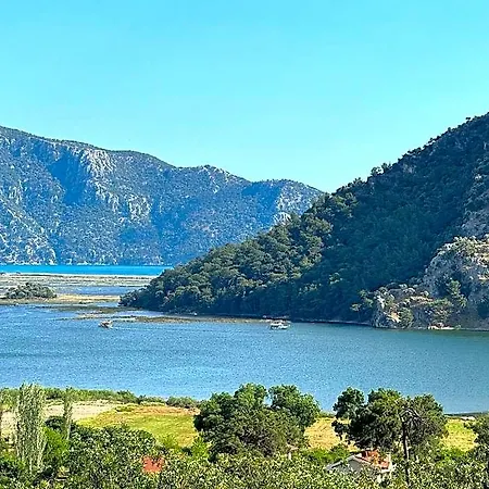 The & Airport 10 Km