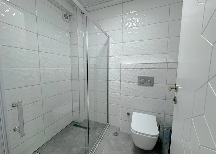 The & Airport 10 Km מלון דלמן