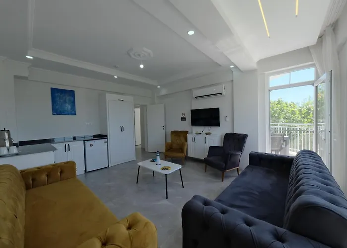 The & Airport 10 Km מלון