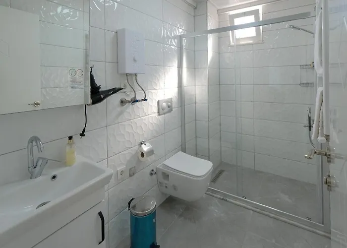 The & Airport 10 Km מלון