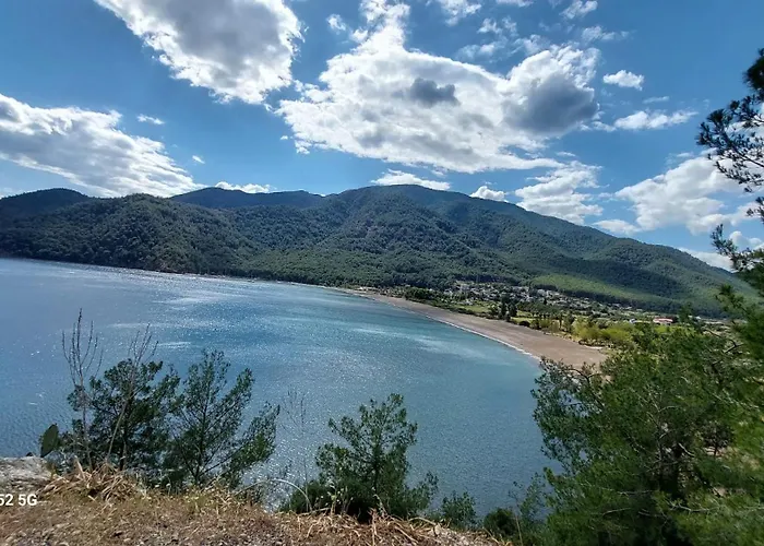 The & Airport 10 Km מלון