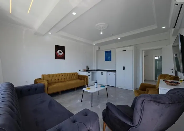 The & Airport 10 Km מלון *