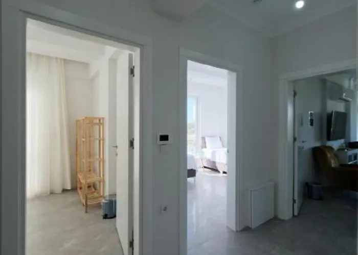 The & Airport 10 Km דלמן