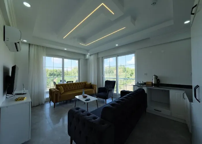 The & Airport 10 Km *