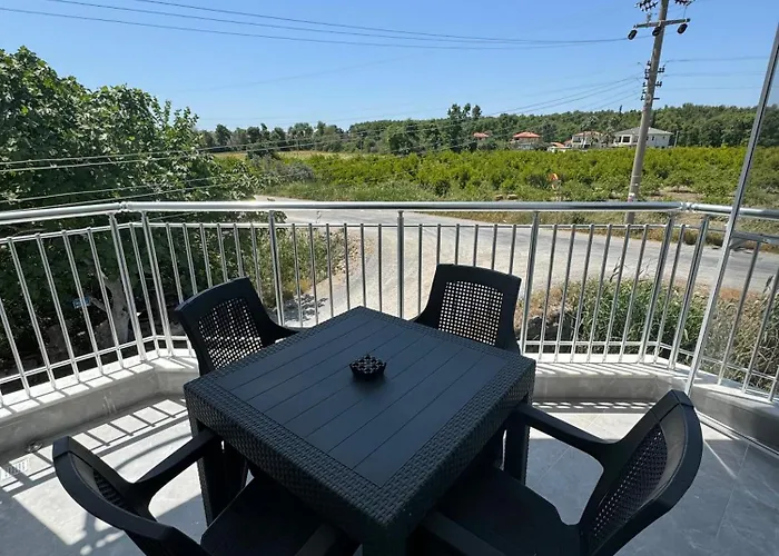 The & Airport 10 Km *