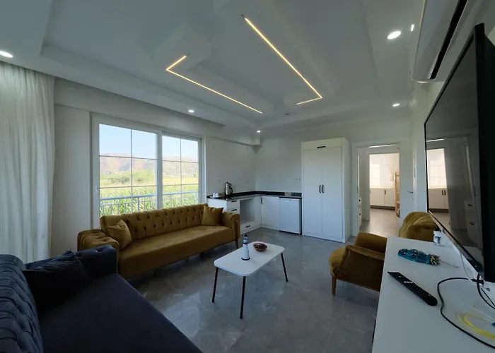 The & Airport 10 Km מלון