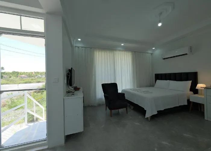 מלון The & Airport 10 Km