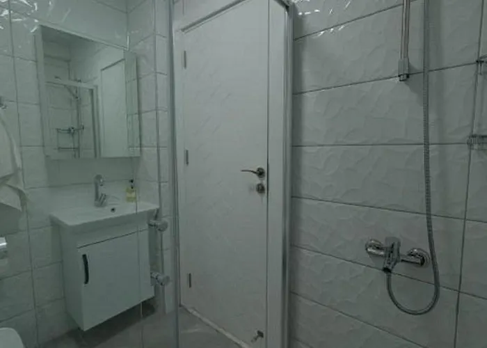 The & Airport 10 Km מלון