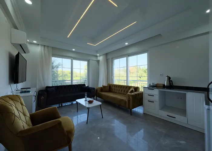 The & Airport 10 Km *