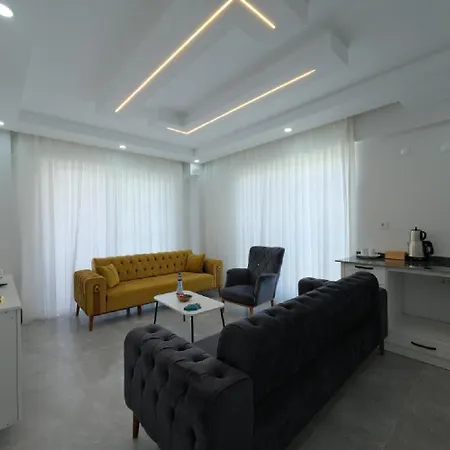 The & Airport 10 Km Hotel *