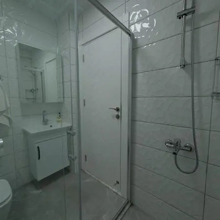 The & Airport 10 Km Hotel