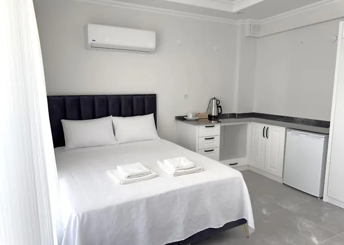 The & Airport 10 Km *